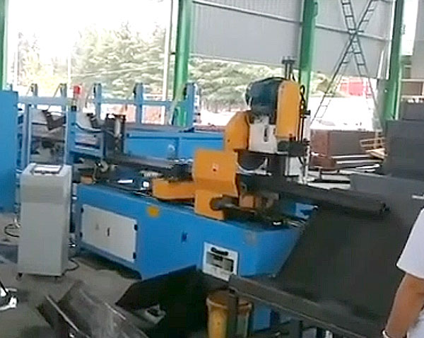 自動(dòng)上下料切管生產(chǎn)線(xiàn)