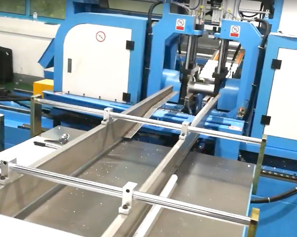 CNC全自動(dòng)切管倒角生產(chǎn)線(xiàn)